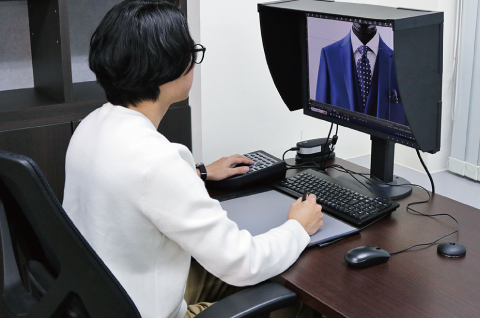 工作人员使用SDS-ONE APEX4的操作场景